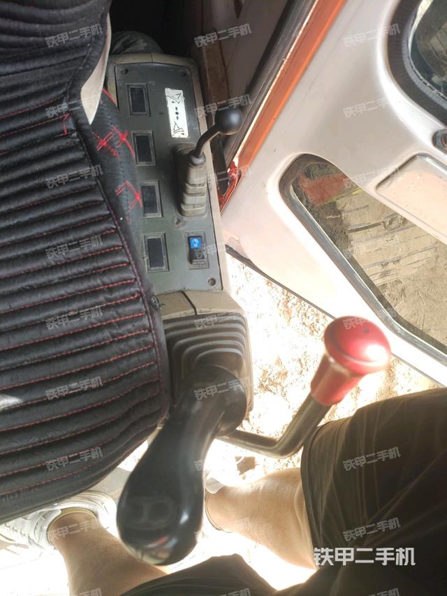 座椅左側(cè)控制臺/音響/含左手柄（駕駛室部分）