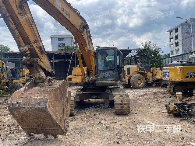 驾驶室顶部（整机外观）