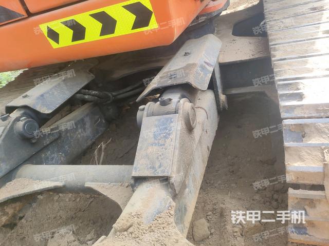 轉(zhuǎn)盤和下車架正前（工作和回轉(zhuǎn)裝置）