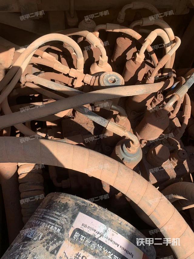 回转马达和主控阀（整机外观）