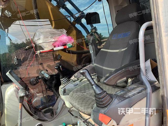 驾驶室整体（整机外观）