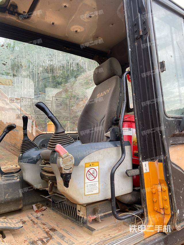 驾驶室整体（整机外观）