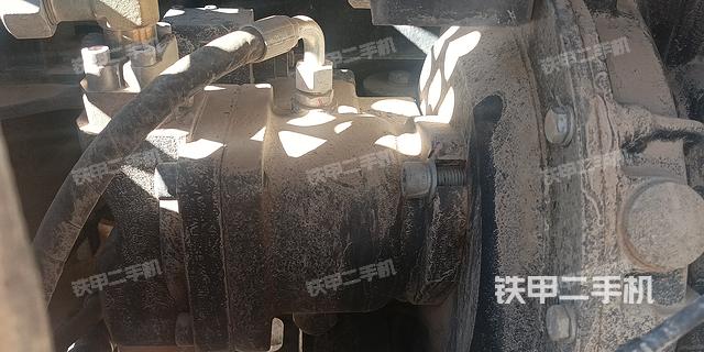 液压泵舱室正面整体（整机外观）