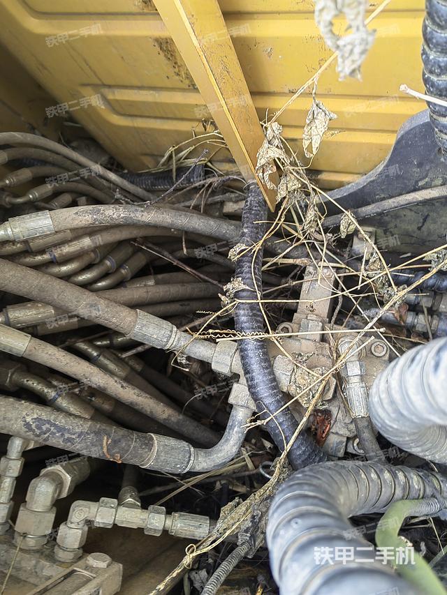 回转马达和主控阀（整机外观）