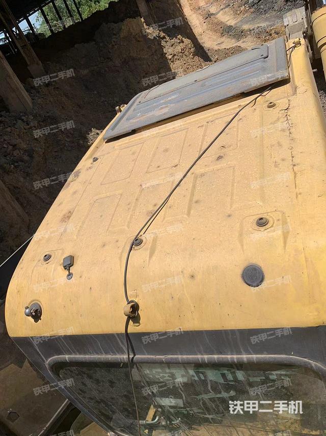 驾驶室顶部（整机外观）