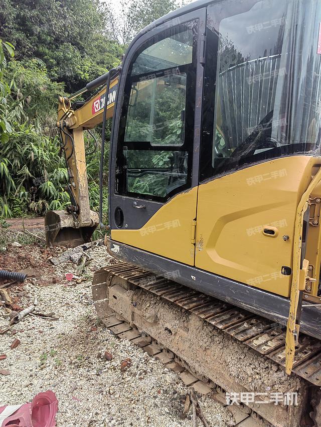 驾驶室顶部（整机外观）