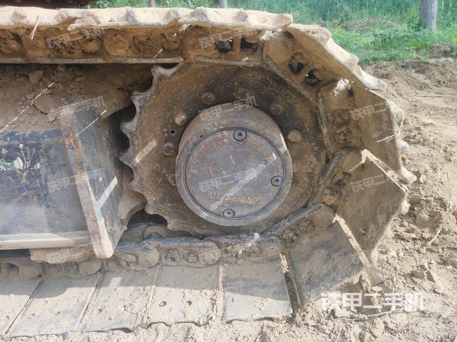 左驅(qū)動輪（行走機(jī)構(gòu)）