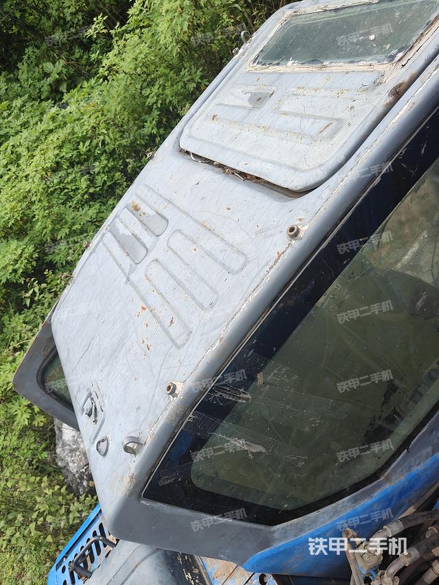 驾驶室顶部（整机外观）