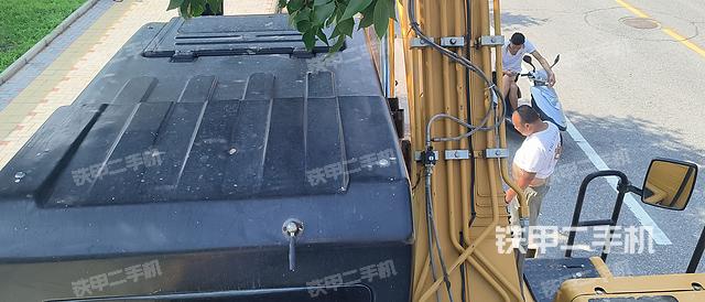 驾驶室顶部（整机外观）