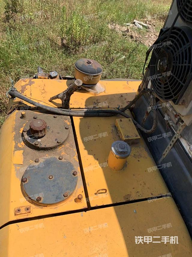 回转马达和主控阀（整机外观）