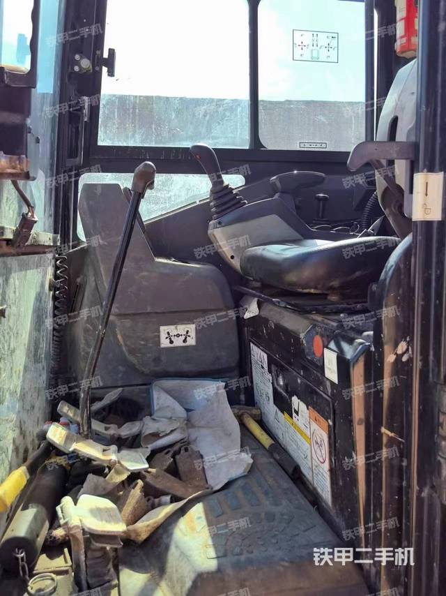 驾驶室整体（整机外观）