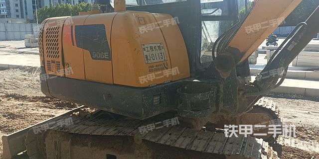 回转马达和主控阀（整机外观）