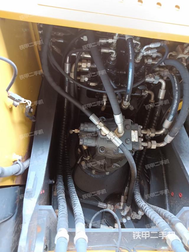 回转马达和主控阀（整机外观）