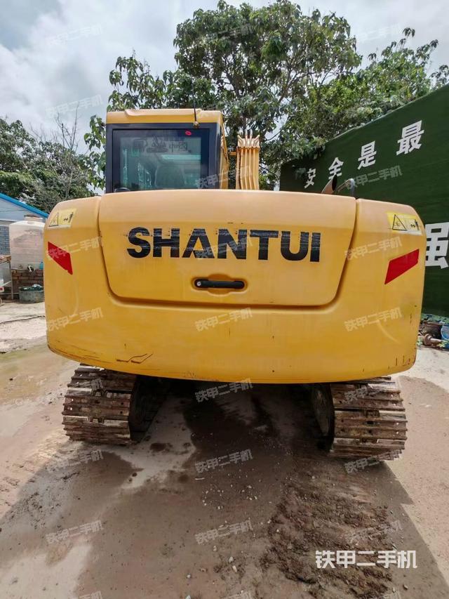 驾驶室顶部（整机外观）