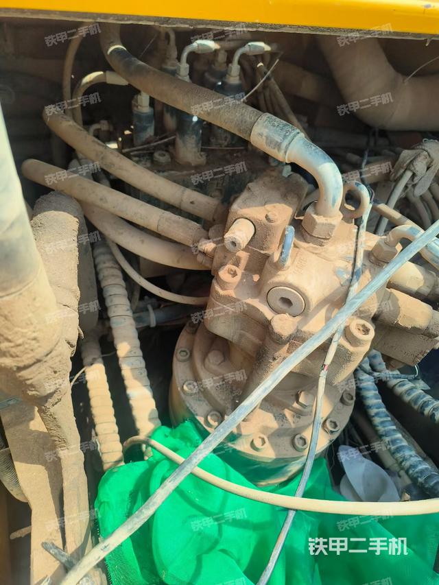 回转马达和主控阀（整机外观）