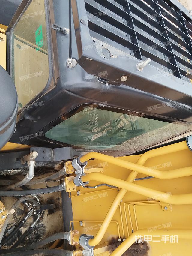 驾驶室顶部（整机外观）