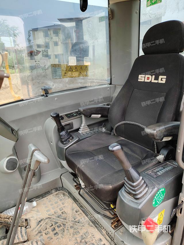 驾驶室整体（整机外观）