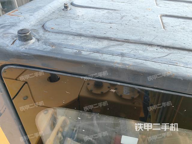 驾驶室顶部（整机外观）