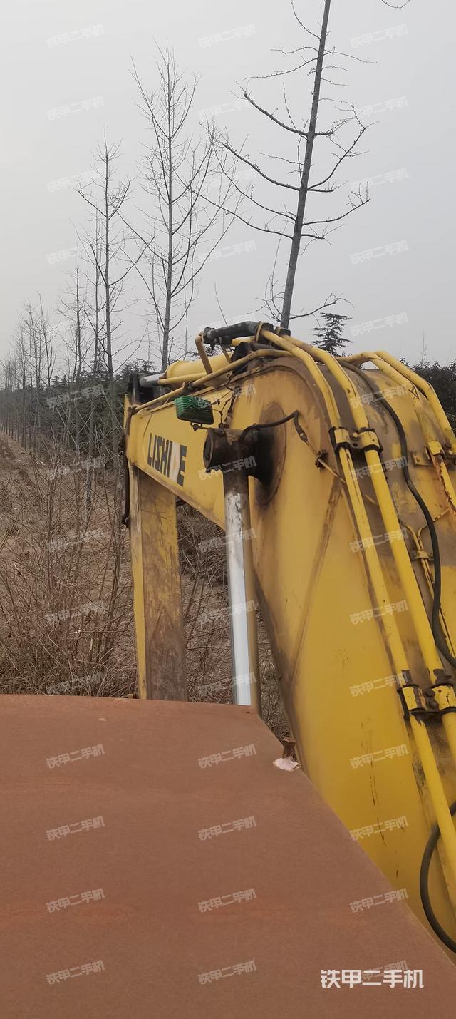 驾驶室顶部（整机外观）