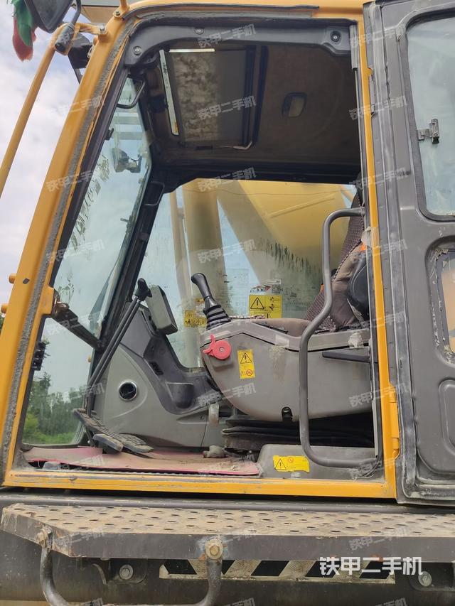 驾驶室整体（整机外观）