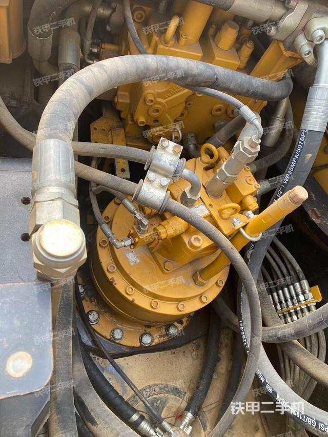 回转马达和主控阀（整机外观）