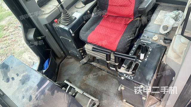 驾驶室操作台（设备外观及核心部件）