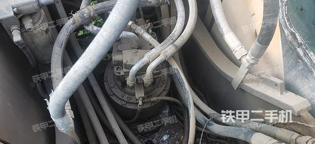 回转马达和主控阀（整机外观）