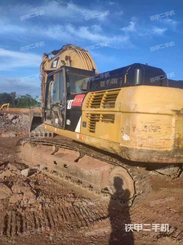 驾驶室顶部（整机外观）