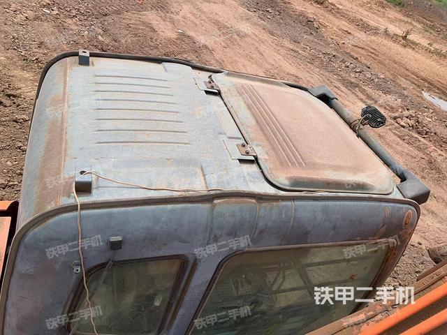 驾驶室顶部（整机外观）