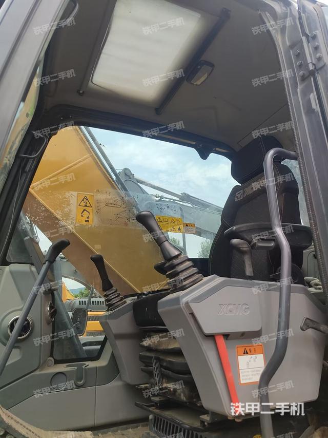 驾驶室整体（整机外观）