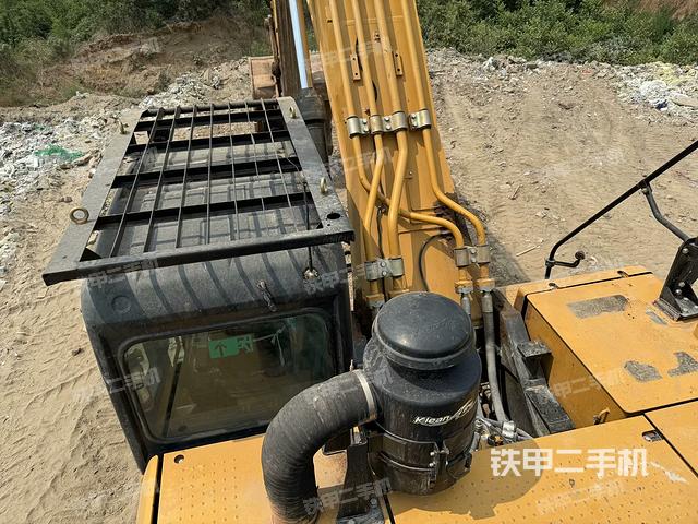 驾驶室顶部（整机外观）