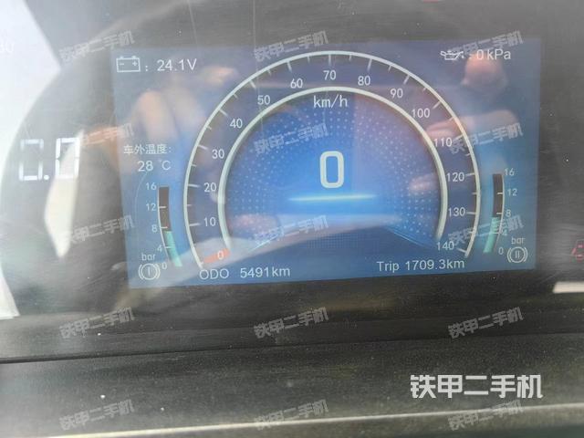 驾驶室操作台（设备外观及核心部件）