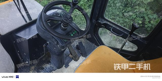 驾驶室操作台（设备外观及核心部件）