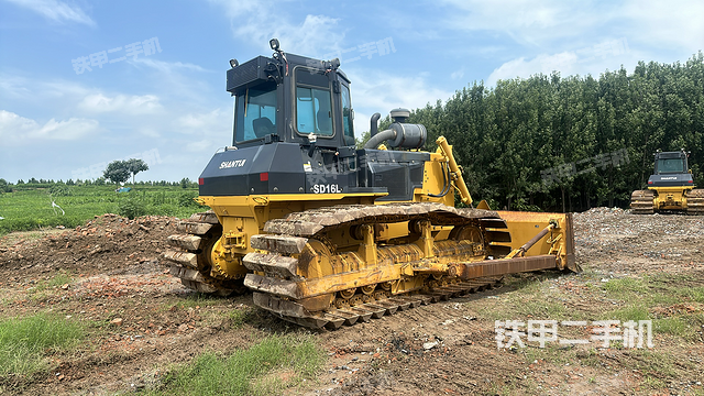 整机右后45°（设备外观及核心部件）