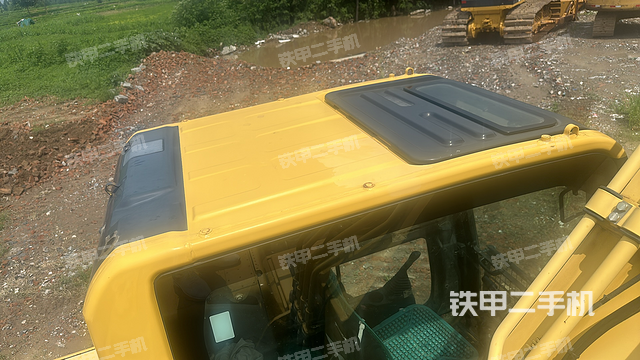 驾驶室顶部（整机外观）