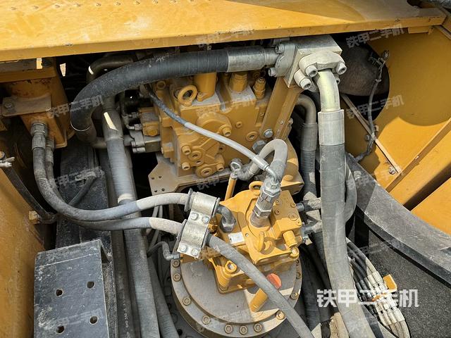 回转马达和主控阀（整机外观）