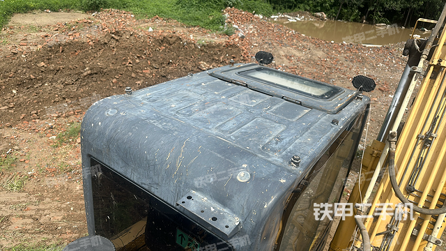 驾驶室顶部（整机外观）