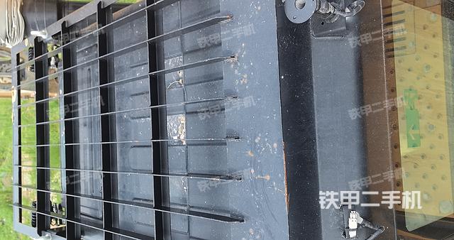 驾驶室顶部（整机外观）