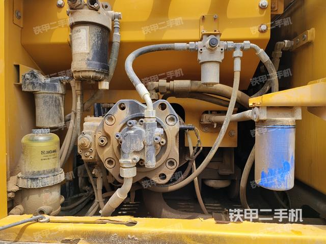 液压泵舱室正面整体（整机外观）