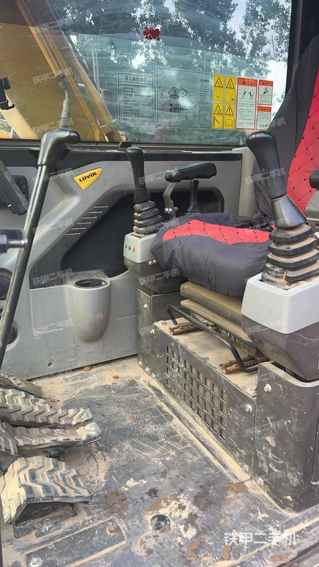 驾驶室整体（整机外观）