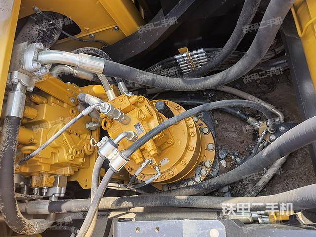 回转马达和主控阀（整机外观）