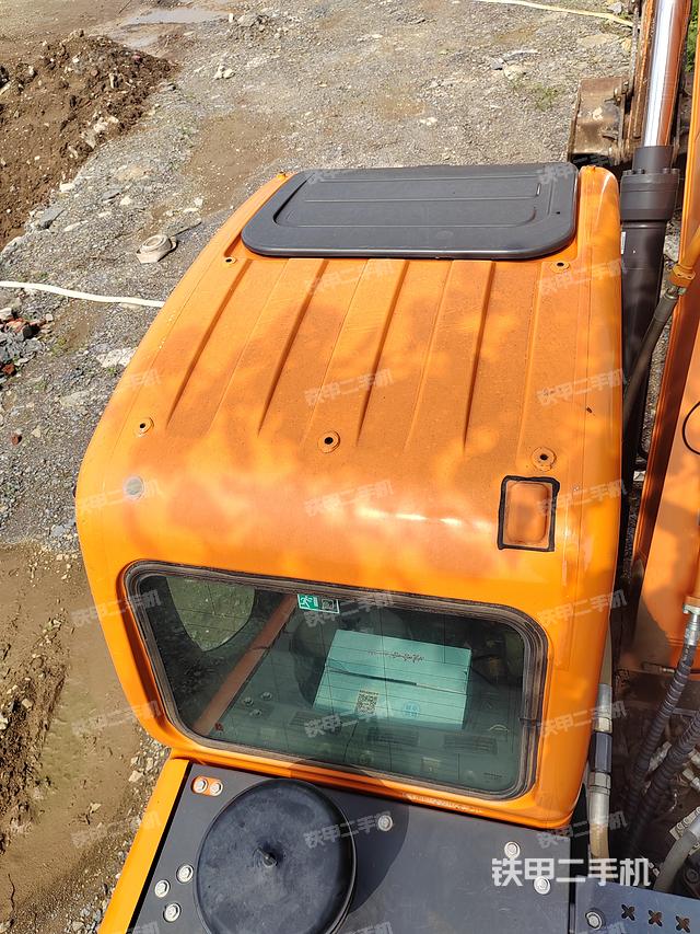 驾驶室顶部（整机外观）