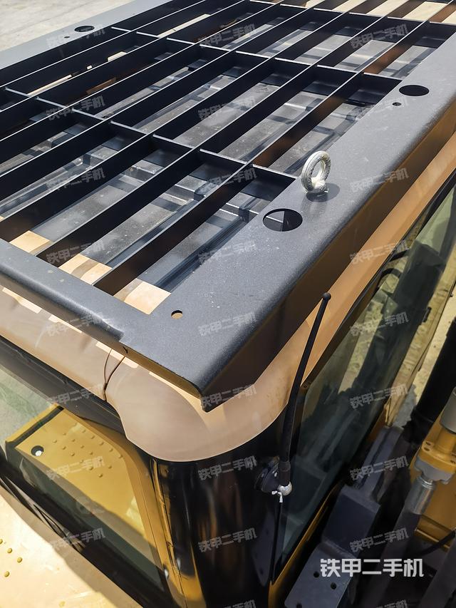 驾驶室顶部（整机外观）