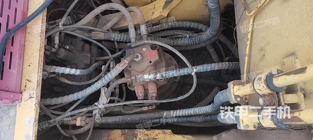 回转马达和主控阀（整机外观）