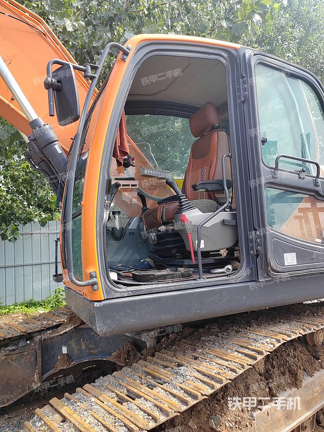 驾驶室整体（整机外观）