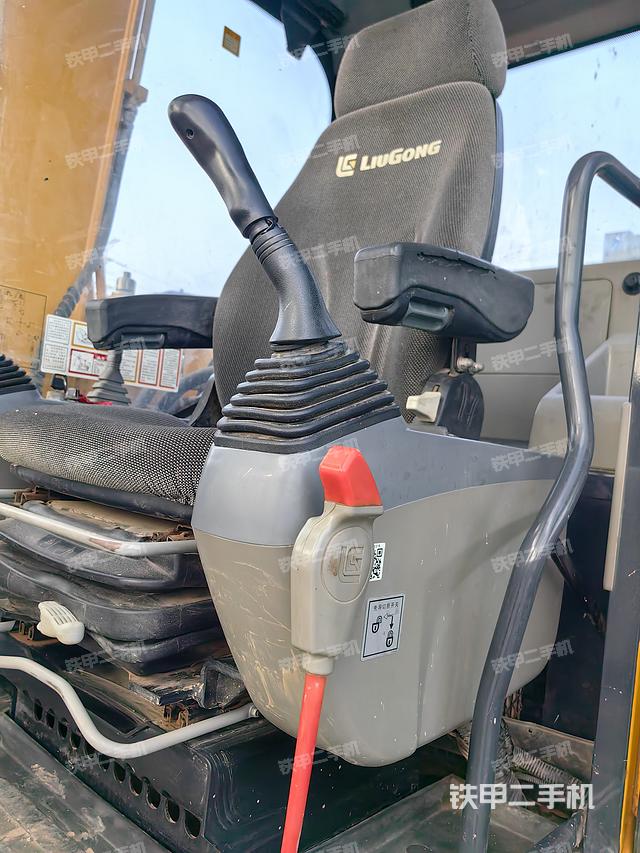 驾驶室整体（整机外观）