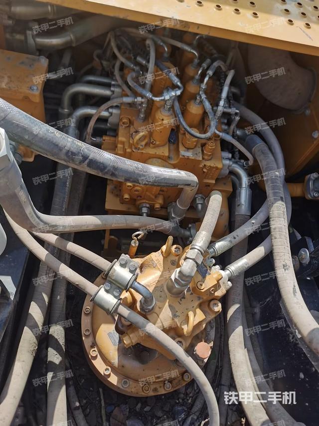 回转马达和主控阀（整机外观）