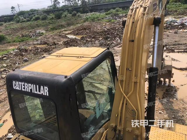 驾驶室顶部（整机外观）