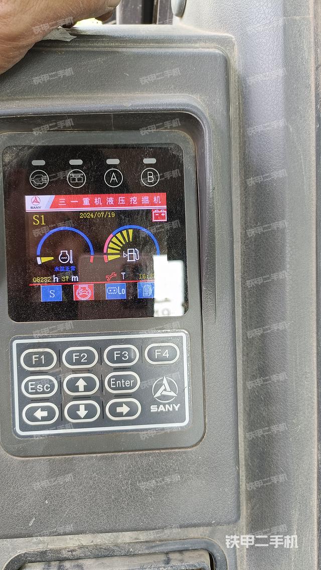 驾驶室顶部（整机外观）