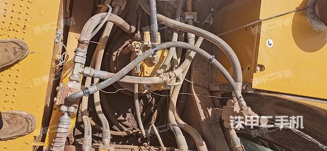 回转马达和主控阀（整机外观）